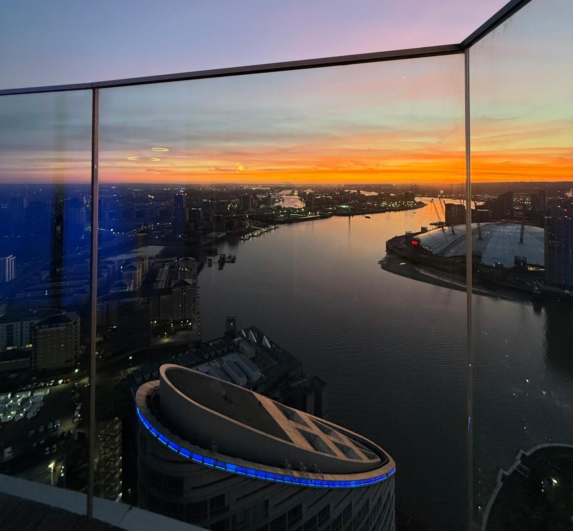 Luxury Modern 2 Bed Flat With Balcony And City View - Canary Wharf City Center Londýn Exteriér fotografie